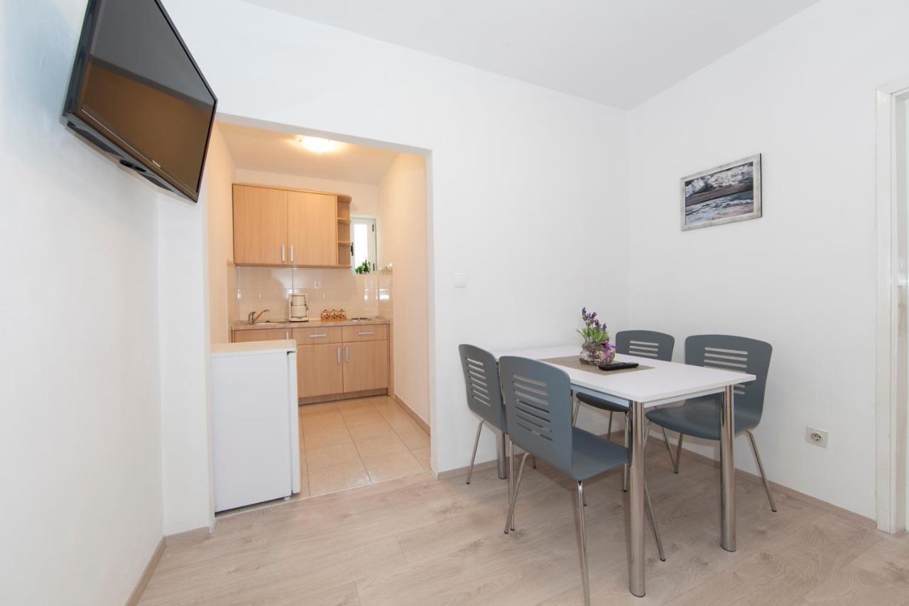Apartmani Iva Tučepi エクステリア 写真