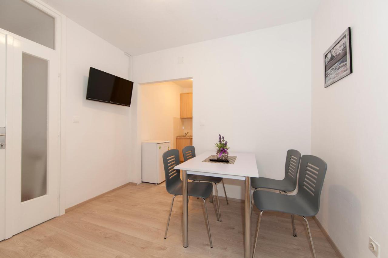Apartmani Iva Tučepi エクステリア 写真