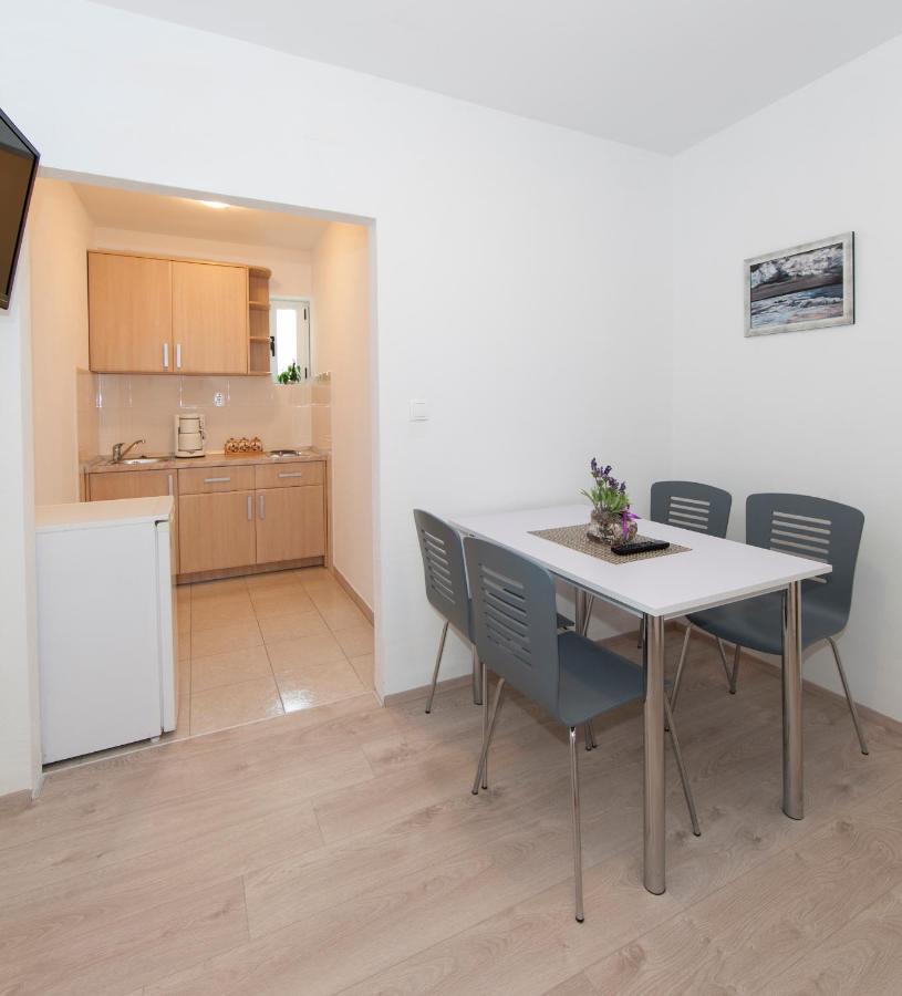 Apartmani Iva Tučepi エクステリア 写真
