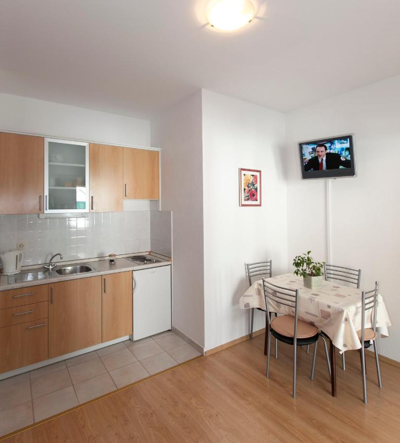 Apartmani Iva Tučepi エクステリア 写真