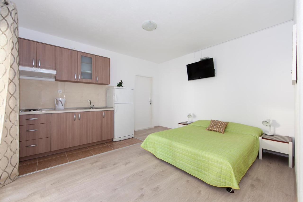 Apartmani Iva Tučepi エクステリア 写真