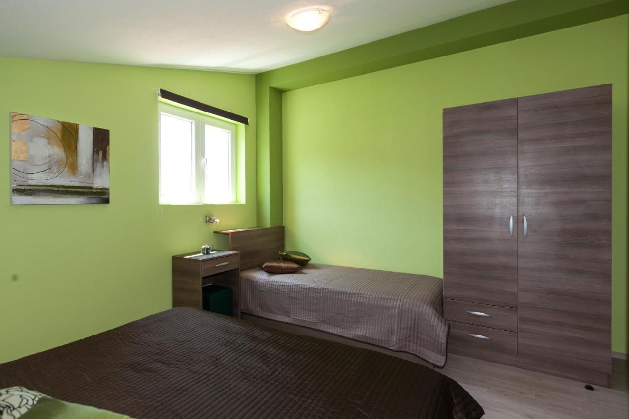 Apartmani Iva Tučepi エクステリア 写真