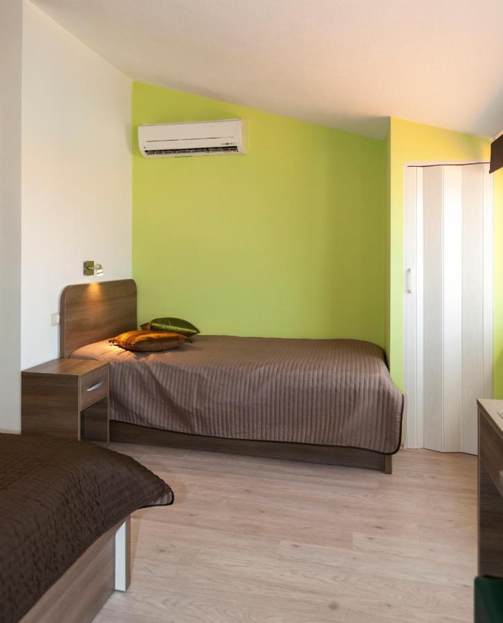 Apartmani Iva Tučepi エクステリア 写真