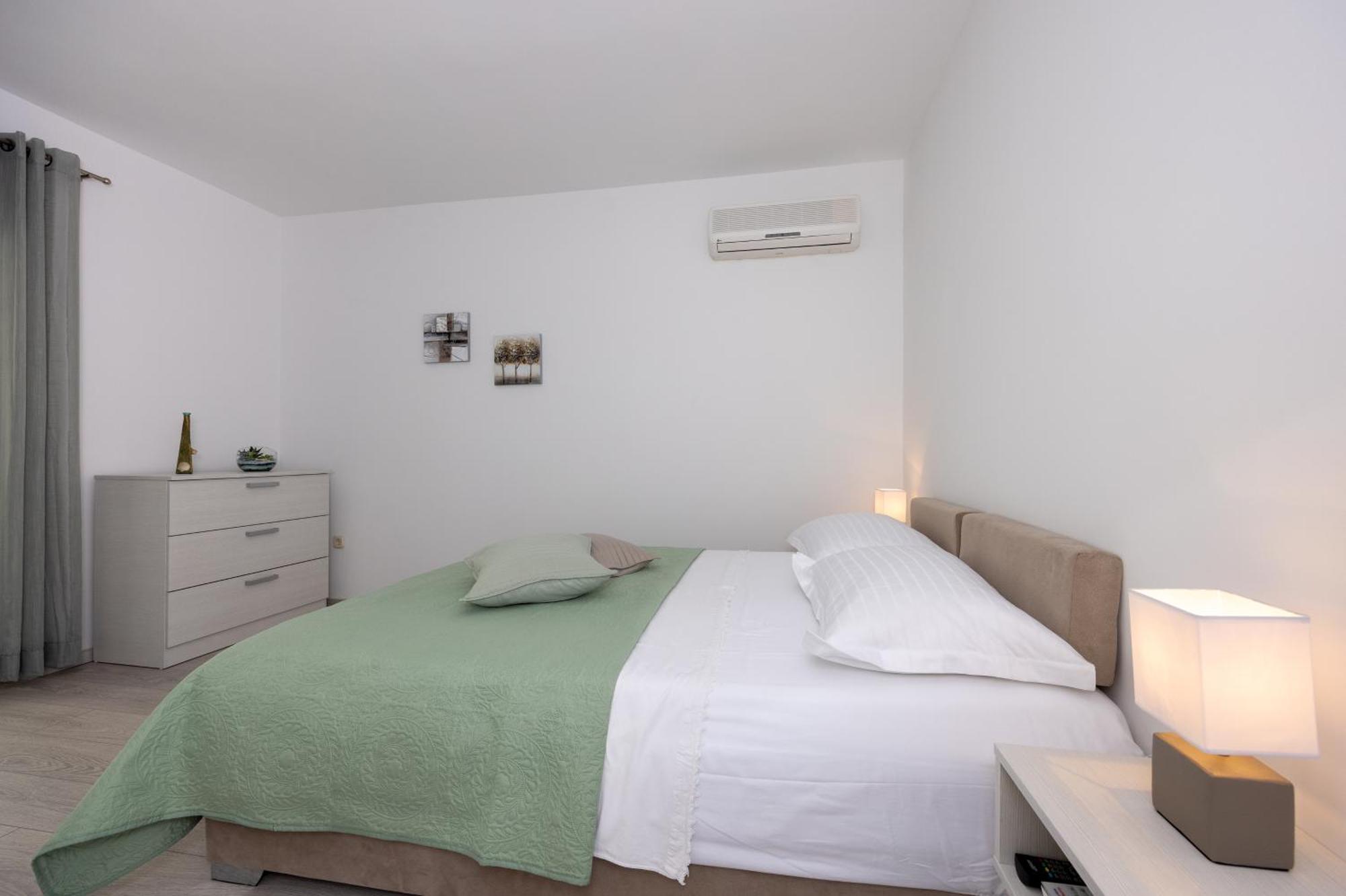 Apartmani Iva Tučepi エクステリア 写真