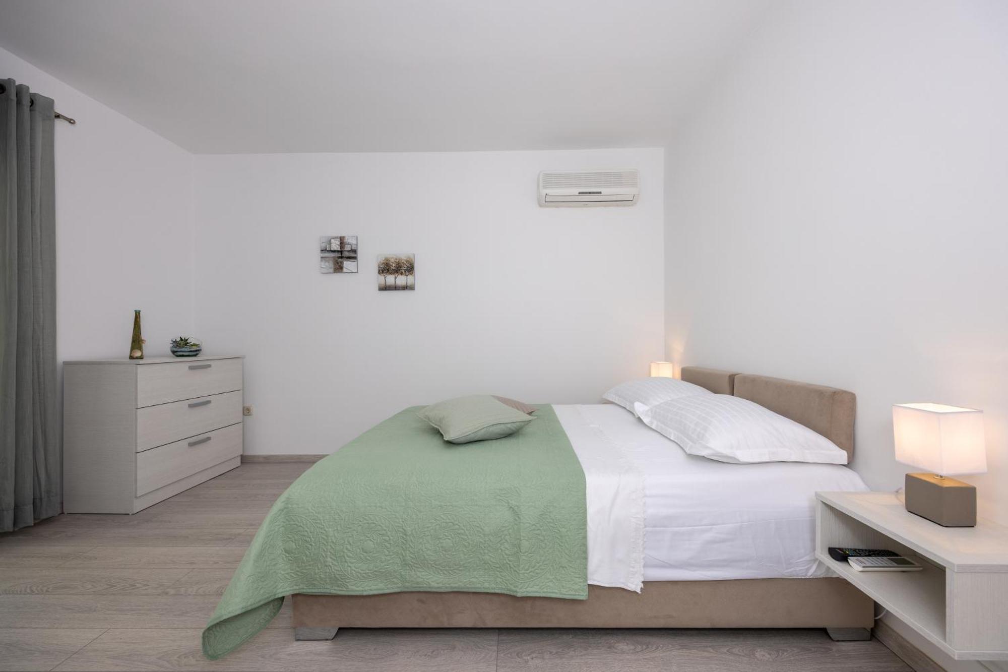 Apartmani Iva Tučepi エクステリア 写真