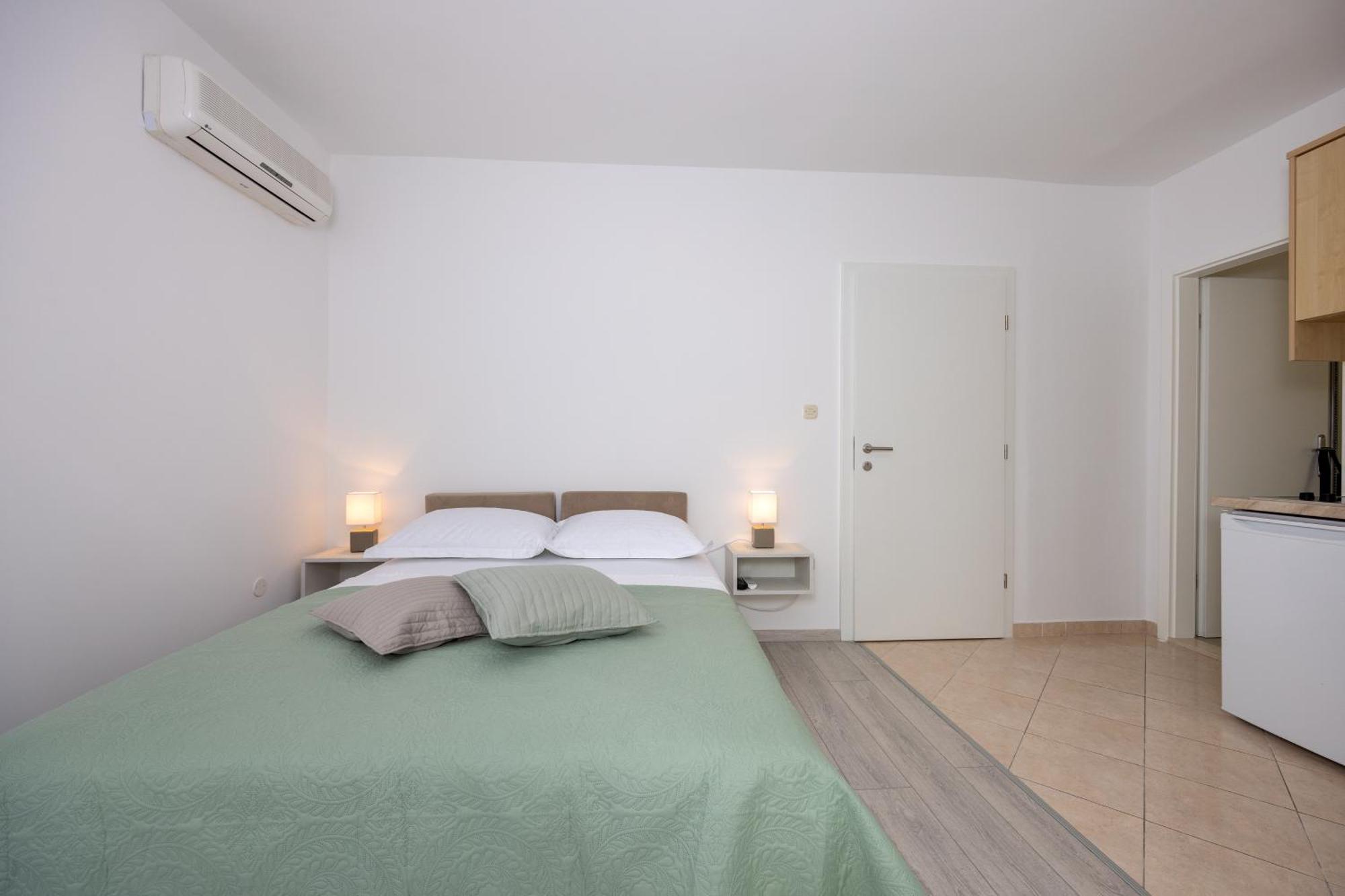 Apartmani Iva Tučepi エクステリア 写真